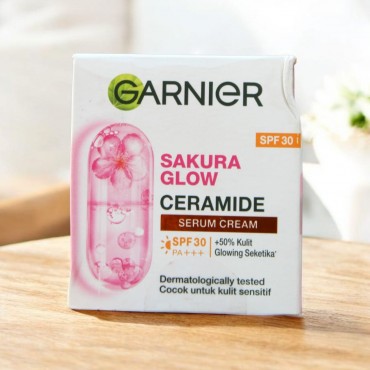 Garnier Sakura Glow Ceramide Serum Cream
